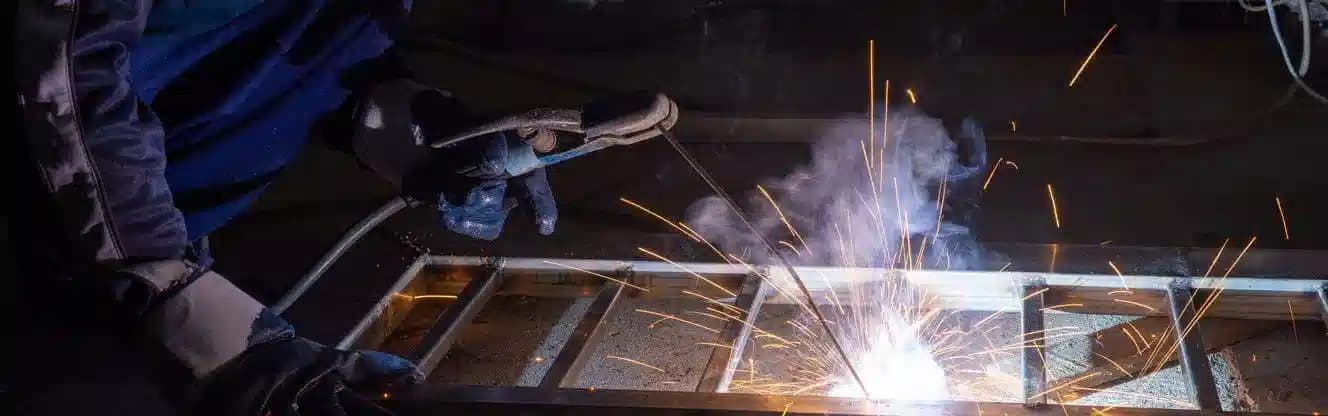 پنجره آهنی