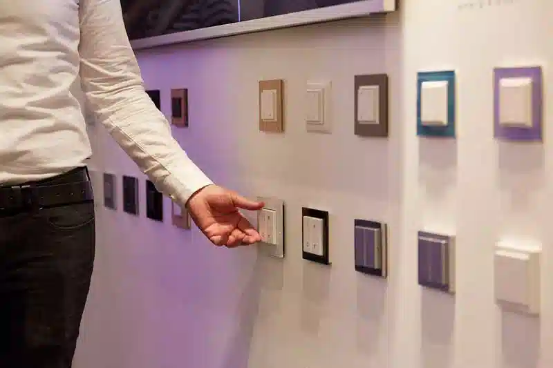 نصب کلید و پریز هوشمند تعرفه برق کشی ساختمان هوم سرویز