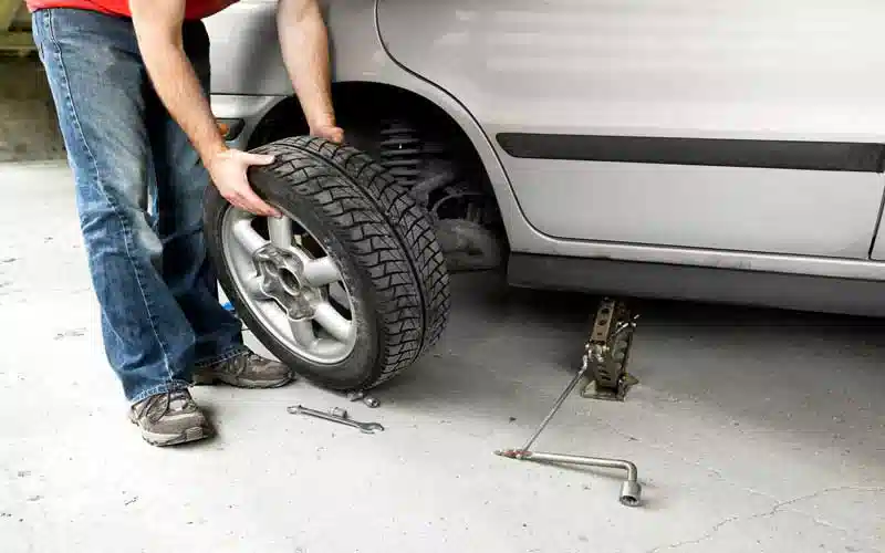 قیمت تعویض لاستیک خودرو در محل