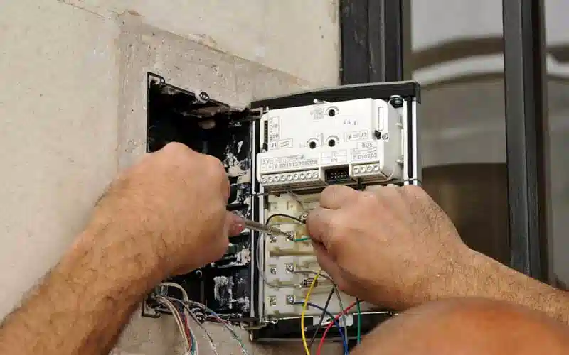 رفع مشکل باز نشدن درب با آیفون