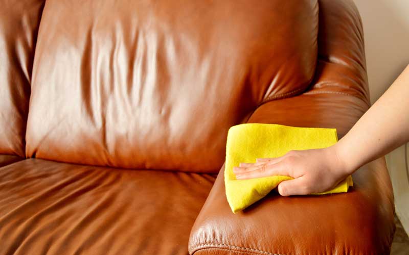 تمیز کردن مبل چرمی در منزل