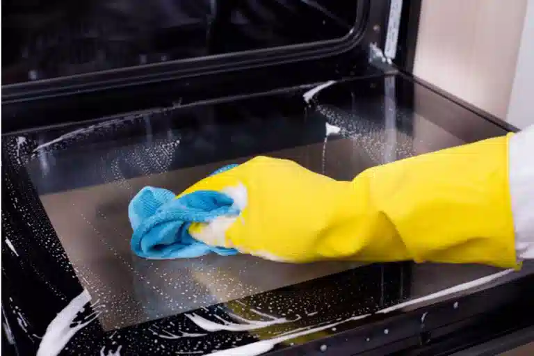 ترفند های تمیز کردن چربی از اجاق گاز شیشه ای رومیزی