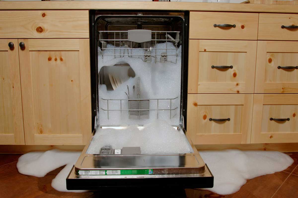 علت جمع شدن کف در ماشین ظرفشویی