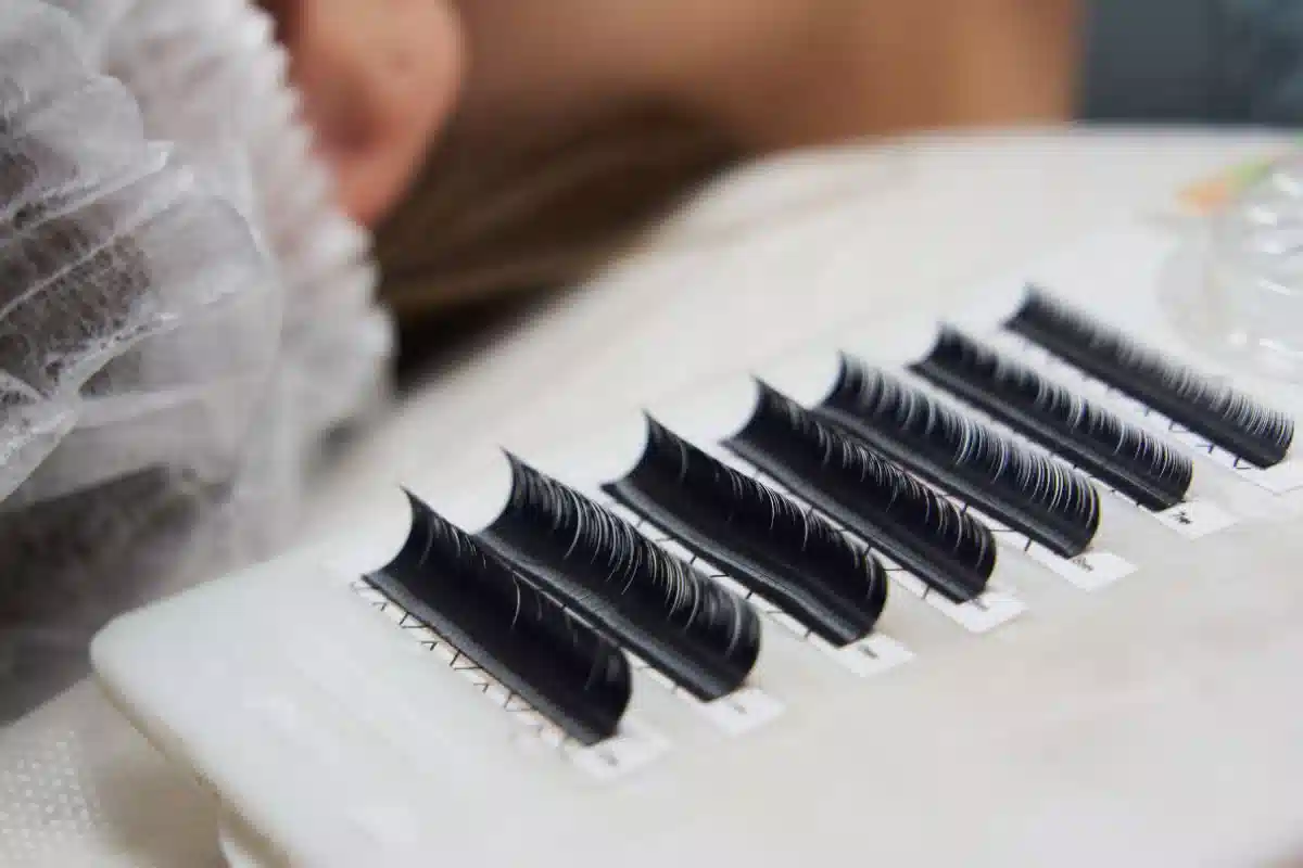 تفاوت مژه اسپایکی و کلاسیک
