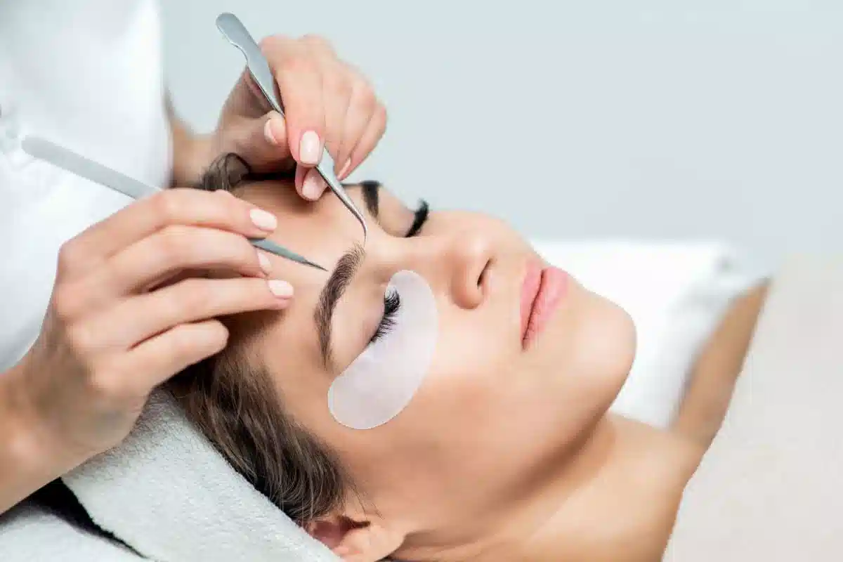 مراقبت های بعد از اکستنشن مژه