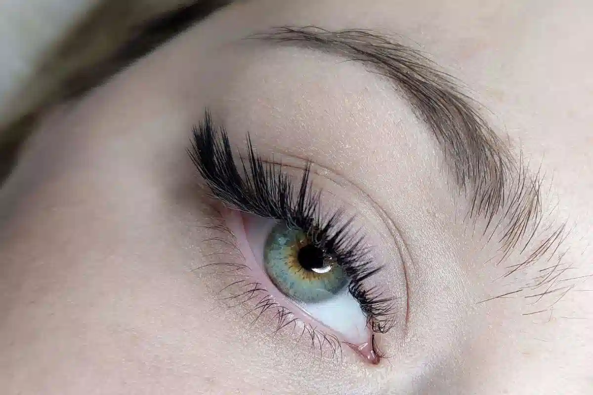 ماندگاری مژه اسپایکی