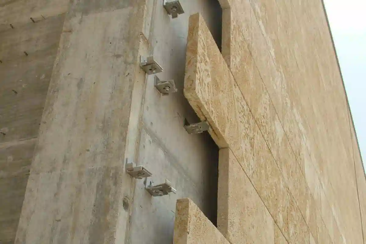 استفاده از اسکوپ در سنگ کاری ساختمان