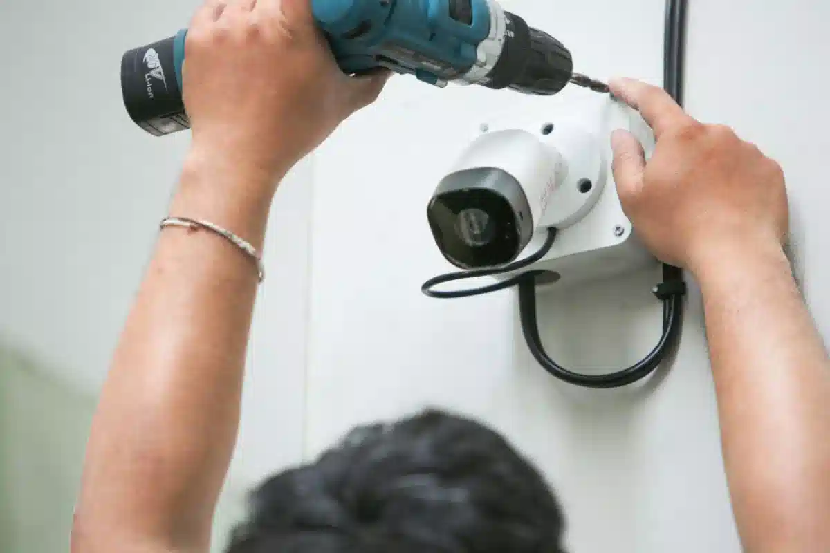 علت تار شدن تصویر دوربین مدار بسته در شب