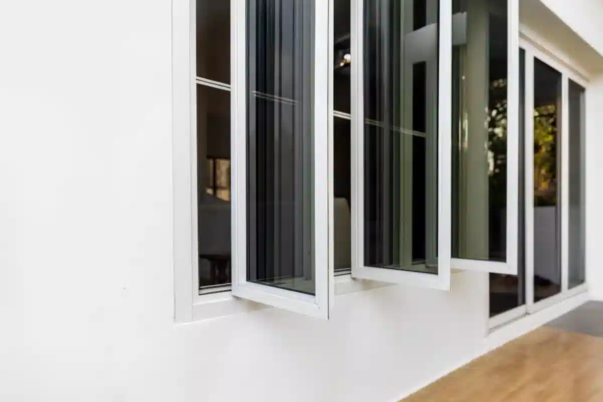 توری لولایی پنجره دوجداره