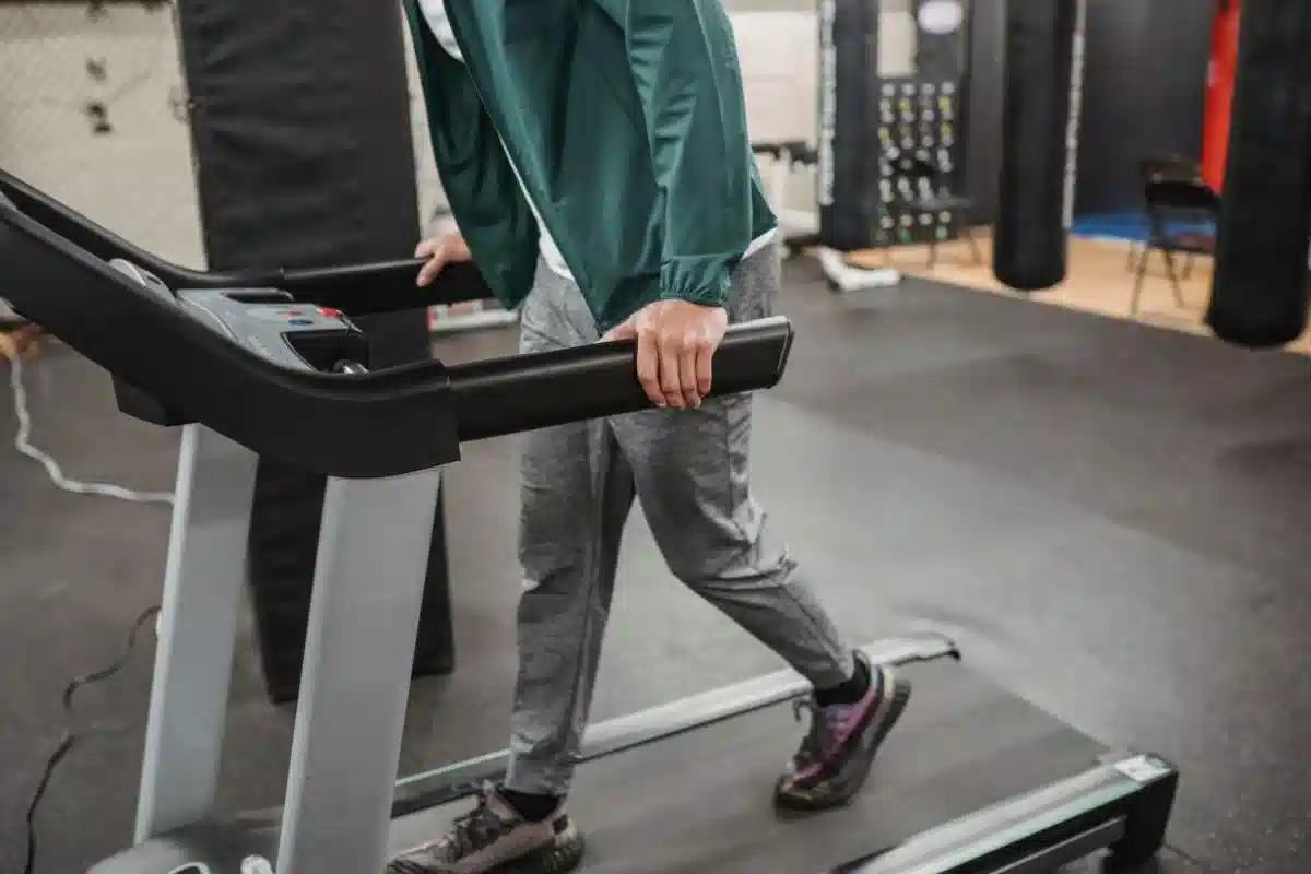 داغ شدن کف تردمیل به دلیل گرم شدن بیش از حد موتور تردمیل