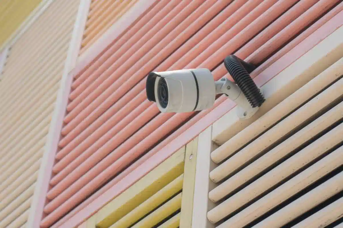 بررسی چراغ‌های مادون قرمز دوربین مدار بسته