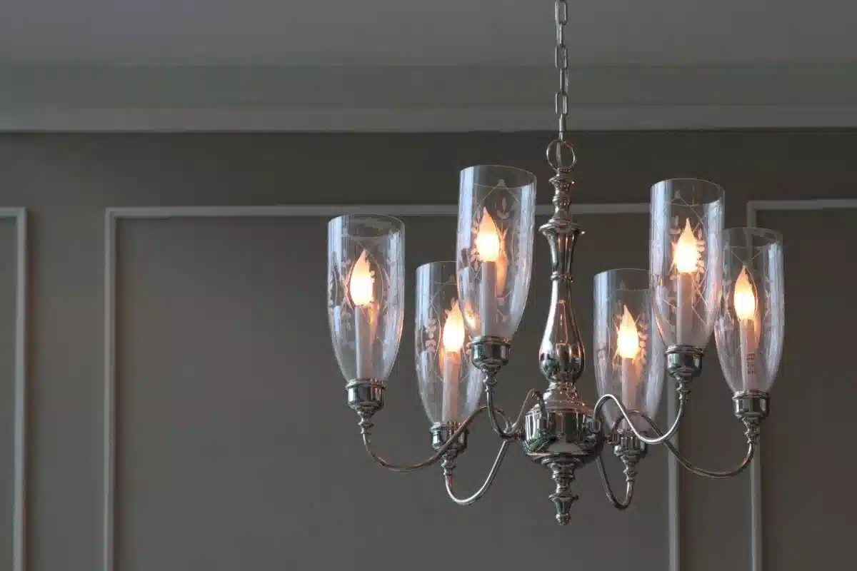 نصب انواع مدل‌های لوستر با هوم سرویز