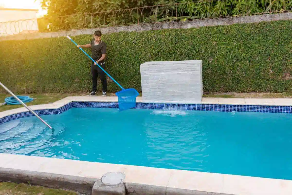 نظافت استخر با واترجت و اسیدشویی