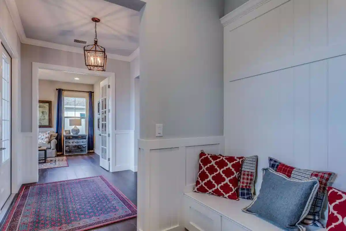 لوستر مینیمال در راهرو