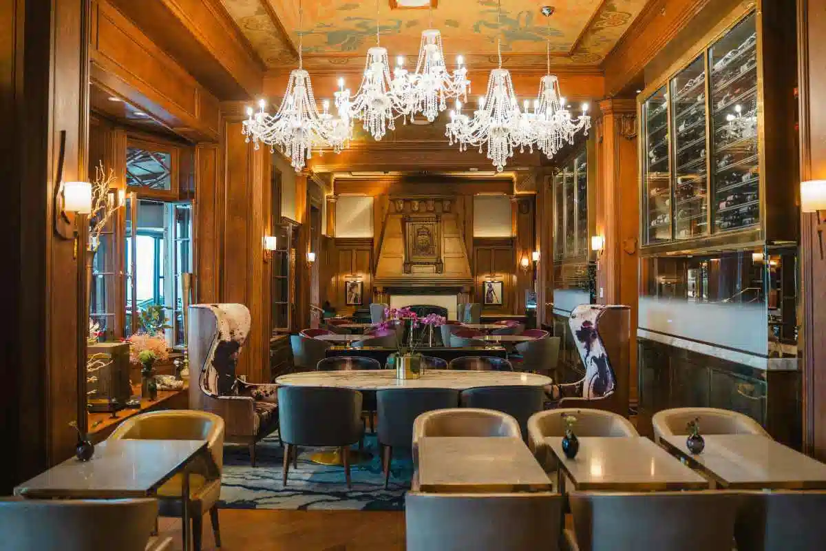 لوستر کریستالی برای رستوران