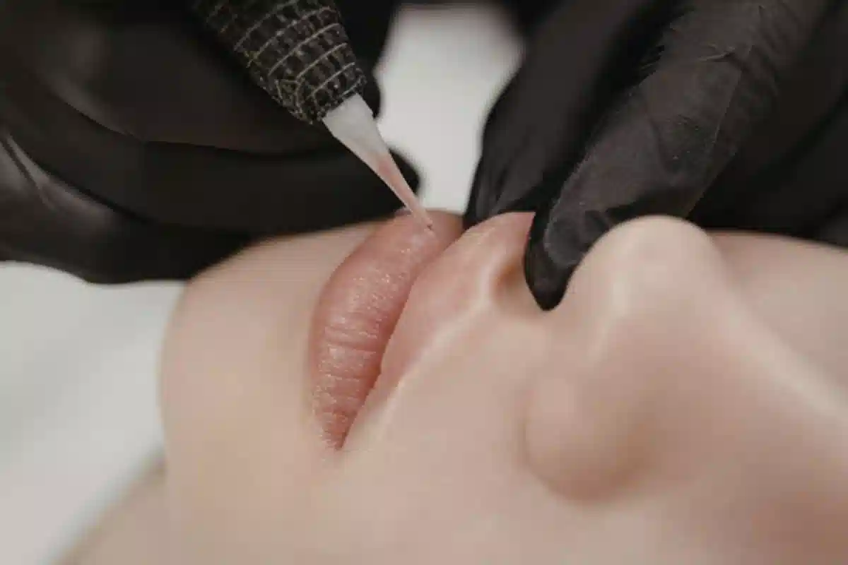 شیدینگ لب بهتره یا رژ لب