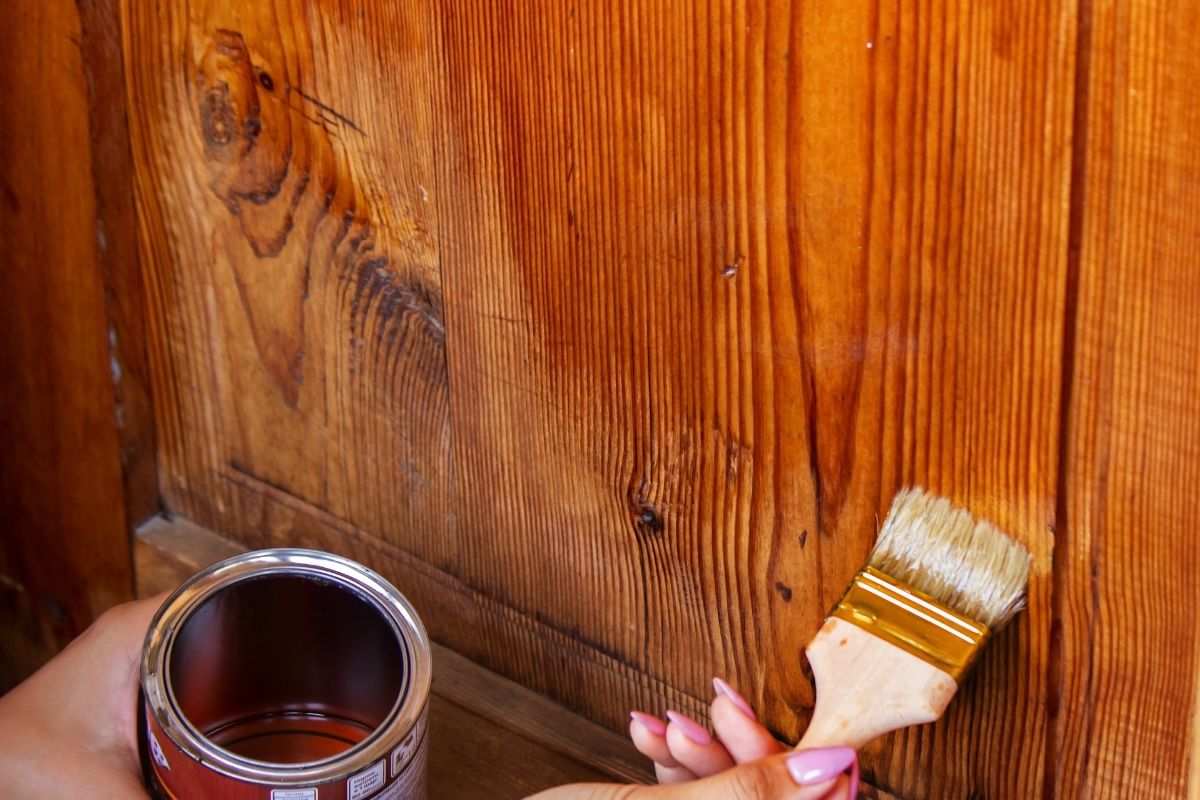 آموزش رنگ کردن درب چوبی